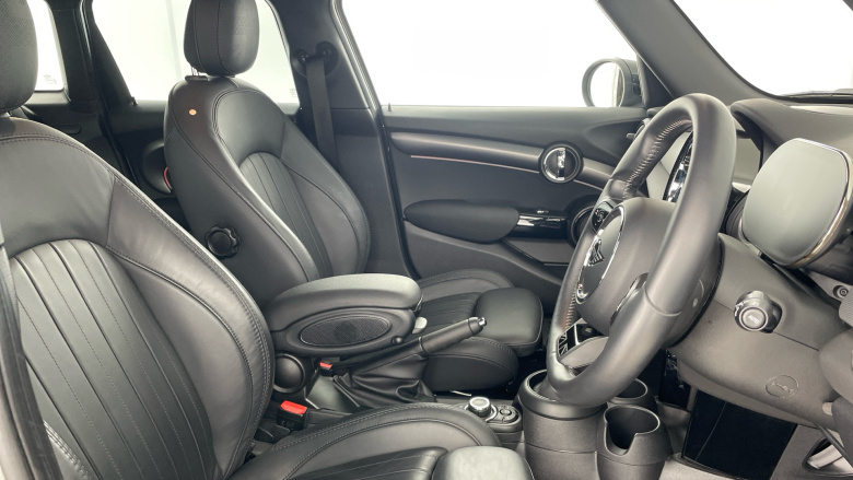 MINI Hatchback 1.5 Cooper Exclusive 5dr Auto [Comfort/Nav Pack] Petrol Hatchback